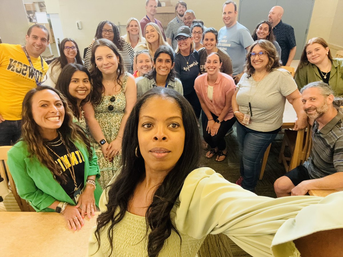natasha_nurse's tweet photo. Thank you, @Jostroff2, for your incredible support! 💐💐To our Mentors & Mentees, your remarkable leadership will bring about lasting impact that will forever change those whom you come into contact with! @clamarca16 #Leadership #FutureLeaders #LBMentorProgram❤️ https://t.co/6sIhnPvQU7