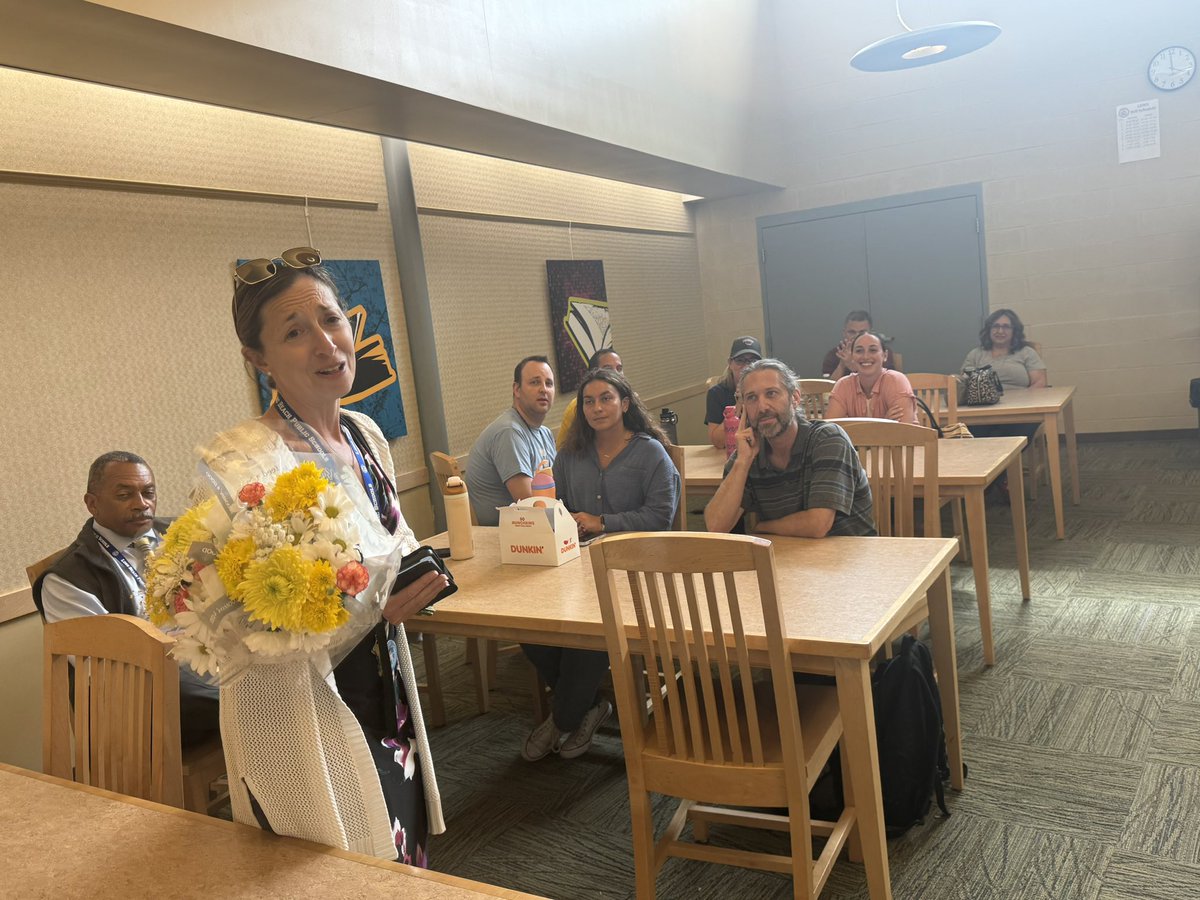 natasha_nurse's tweet photo. Thank you, @Jostroff2, for your incredible support! 💐💐To our Mentors & Mentees, your remarkable leadership will bring about lasting impact that will forever change those whom you come into contact with! @clamarca16 #Leadership #FutureLeaders #LBMentorProgram❤️ https://t.co/6sIhnPvQU7