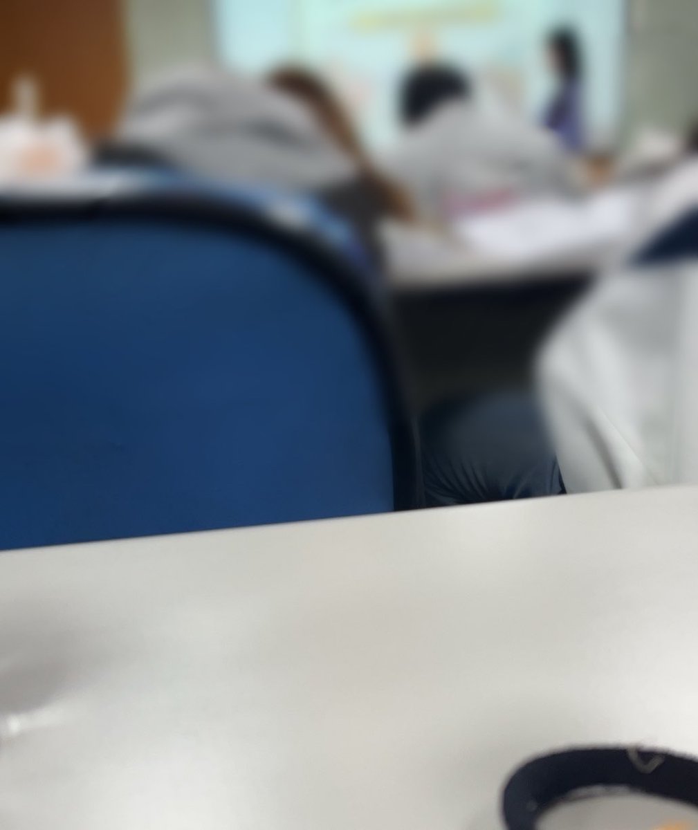 原本想去藥局買喉嚨沙啞的藥..結果錢包打開只剩50元的午餐錢…
然後上課差點遲到 一到發現課本沒帶…小白心好累(;´༎ຶД༎ຶ`) https://t.co/tiML3PBXfl