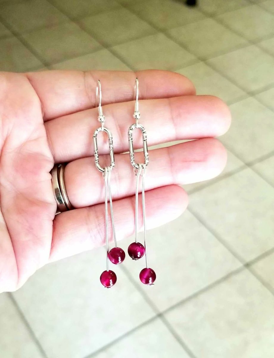 TrendingNowGift's tweet photo. Paperclip Chain Earrings, Oval Hoop Earrings, #RoseRedTigerseye #tigerseye #jewelry #earrings #goldearrings #handmadejewelry #handmadegift #giftforher #giftsforher #fashion #FashionFinds #paperclipchain #longearrings #statementearrings
https://t.co/xmatV02m2p via @Etsy https://t.co/qr8fDdDcHA