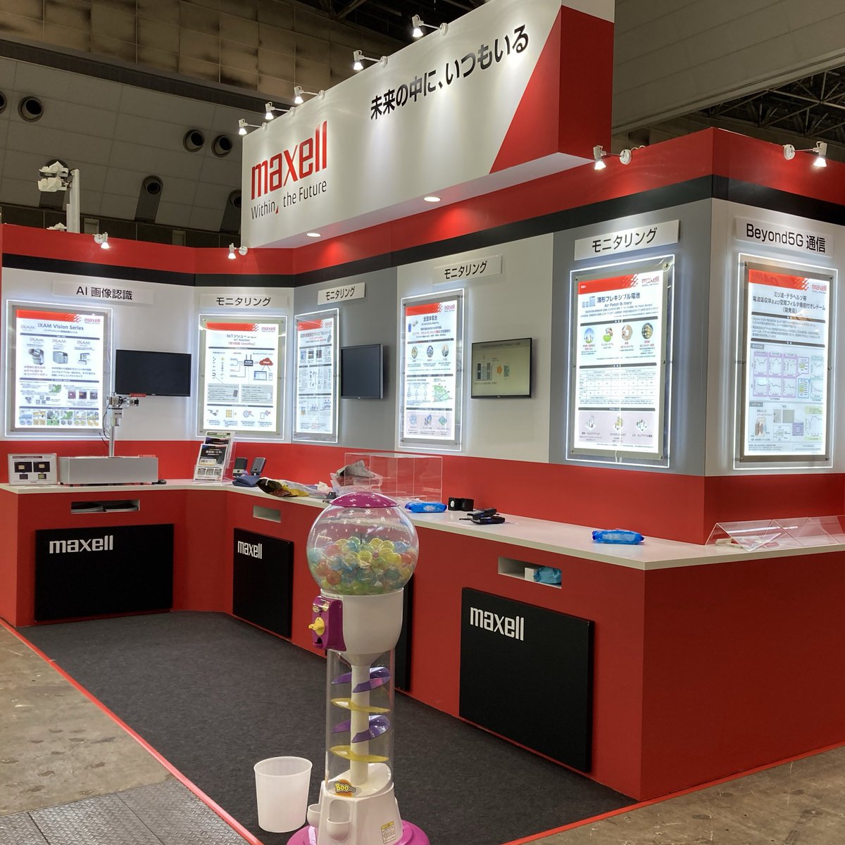 maxellJP's tweet image. マクセルの「全固体電池」「薄形フレキシブル電池(Air Patch Battery)」「電波吸収部材」「AI画像認識ソリューション(iXAM Vision Series)」「害獣捕獲監視システム(マタギっ娘)」を紹介しています📣（おや？手前にあのカプセルトイが？）※数量限定

🔋ぜひお越しください☺💖

#maxell #SmartSensing