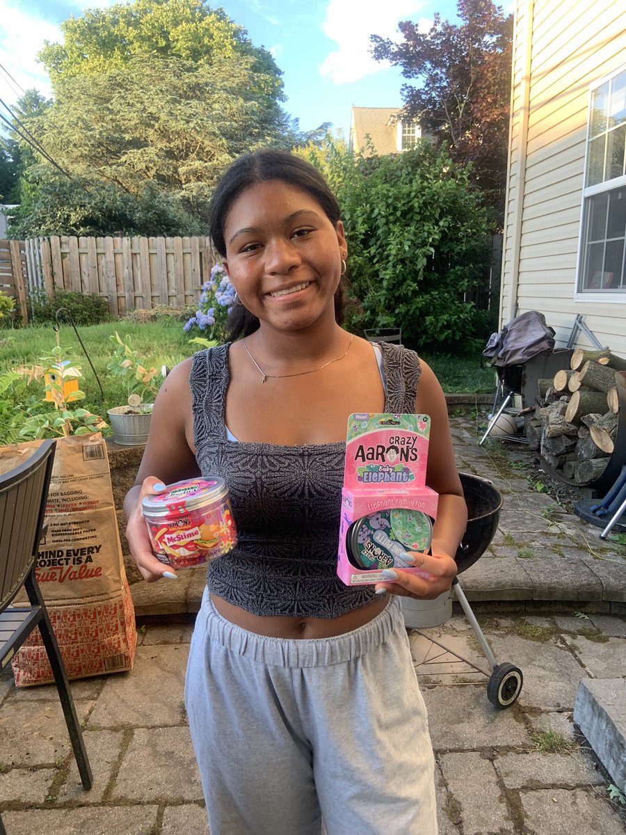 Tcase317's tweet photo. @ThinkingPutty @Tryazon #thinkingputty #tryazon #crazyaarons 🌈🦄🍭🤪☀️🩷❤️🧡💛💚🩵💙💜 https://t.co/DS0cPUtBjf