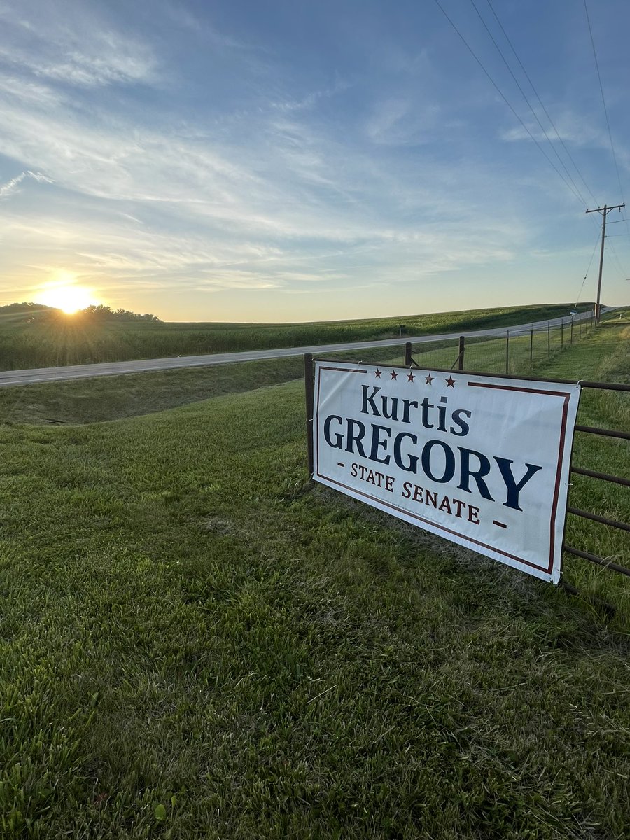 KurtisGregory51's tweet image. Stopped in to see some folks this afternoon and got to watch a little Pole Vault practice. Impressive group of athletes there. Cut a pretty wide swath over the district this afternoon. Interstate, US highways, state highways, city streets and gravel roads. #workworkwork