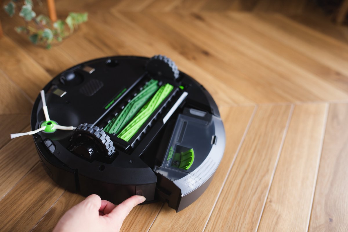 ╭━━━━━━━━╮
　月1メンテナンス
　　してますか！？
╰━━ｖ━━━━━╯
 　　  😁

定期的にお手入れを行うことで、
より長くご愛用いただけます🌿

▼#ルンバ の不具合の対処法はこちらでご確認いただけます！
service.irobot-jp.com/1/roomba.html

#ルンバのある生活