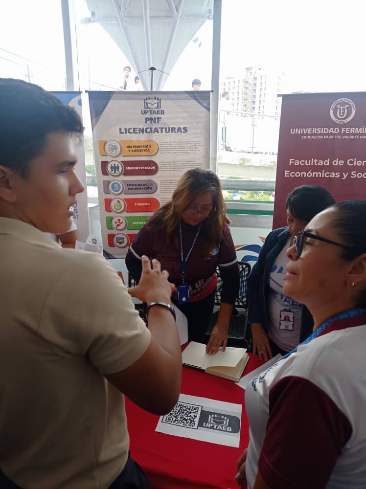 uptlara's tweet photo. La alegría de la juventud larense desbordó @LaFlordeVzla en la Feria de Oportunidades de Estudios Lara 2024. A través del #SNI se garantiza una educación inclusiva, gratuita y de Calidad.

#GeneracionGenial
#SomosUptaeb

@MPPEU_Ve @michellyvivas @AdolfoP_Oficial https://t.co/PQ6p0rFBAu