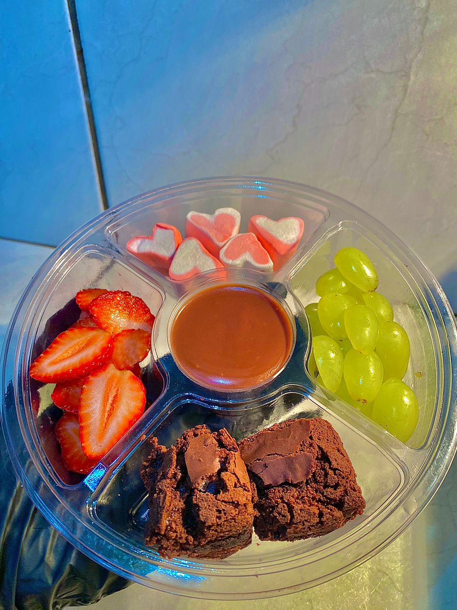 Petisqueira edição dia dos namorados 💖
21 97968-8555 peça já o seu!!