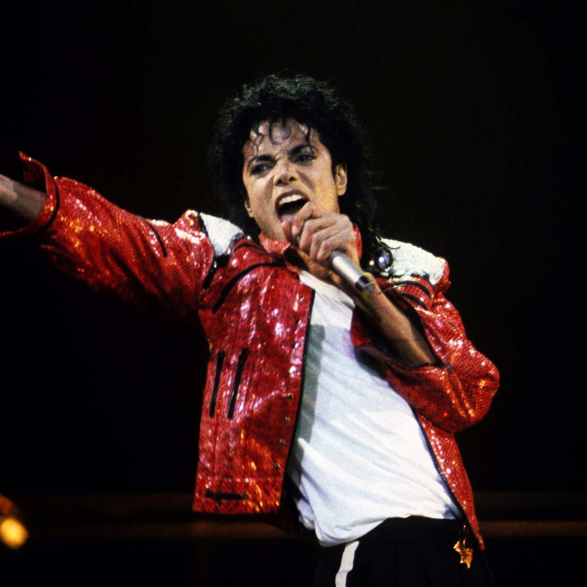chartdata's tweet photo. Michael Jackson now sold over 500,000 total album units in the US in 2024. https://t.co/hFVtsSjGus