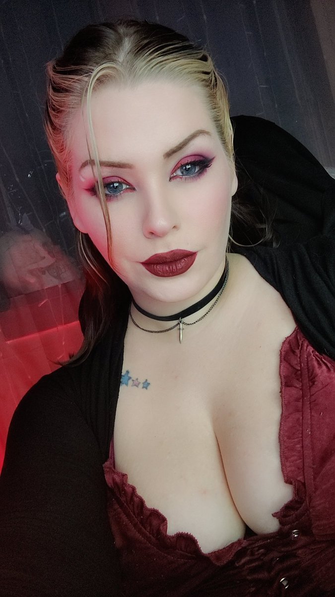 Let's squash some buggies
#helldivers2 
twitch.tv/brutalbex 😘