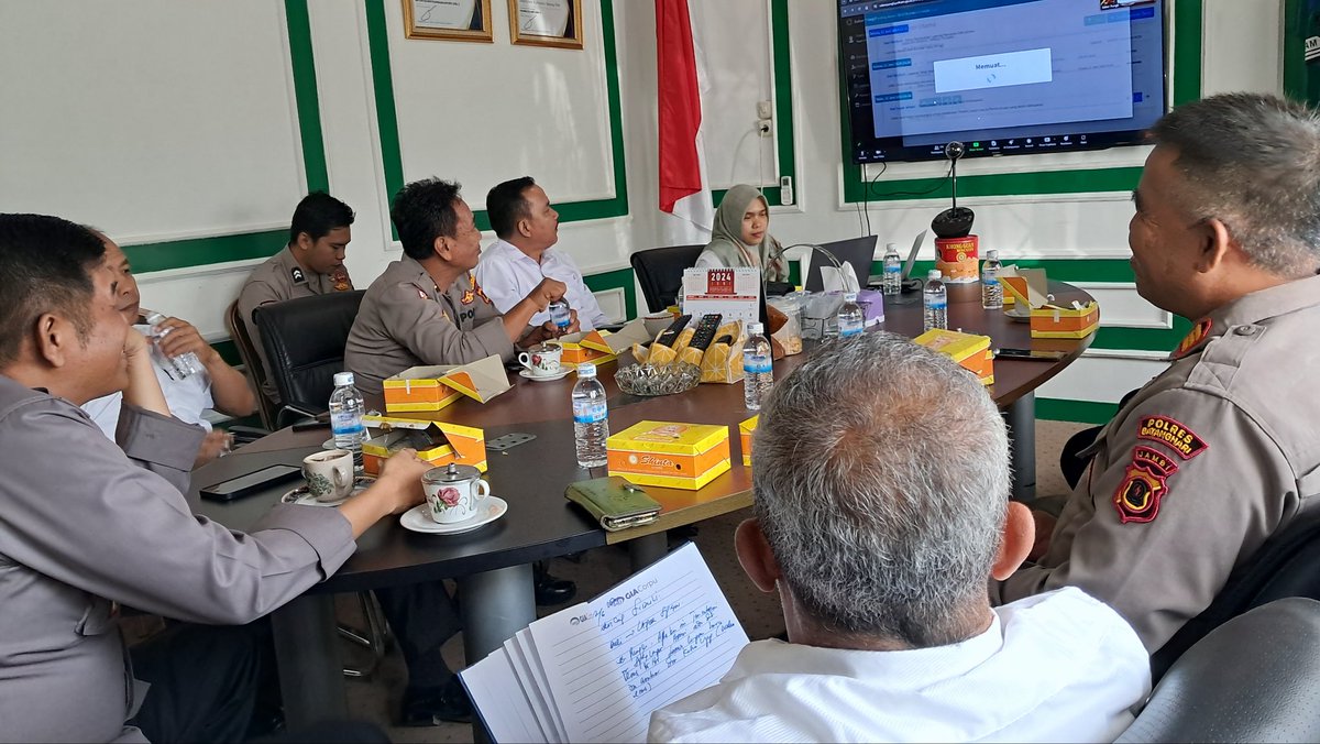 ilyfaradi's tweet photo. Pungli bisa dilaporkan ges lewat website https://t.co/3PpRPT7mSB https://t.co/jcPzI75fc6
