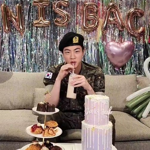 iyoonthv's tweet photo. JSKSJSKSKSKA SEOKJIN DANDO PERMISO PARA QUE LLEVEN CÁMARAS AL EVENTO Y SE RÍE PORQUE EL STAFF DE LA EMPRESA QUE ESTÁ AHÍ RECIÉN SE ESTÁ ENTERANDO SJKSJSKSKS ME ESTOY AHOGANDO, LO AMO MUCHO

EN FIN, JIN HIT https://t.co/RzguWuznpb