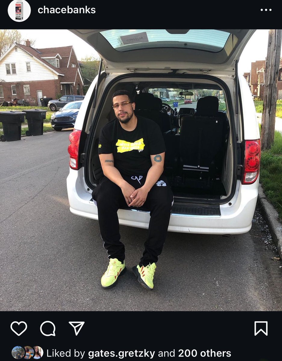 CHACEBANKS's tweet photo. @thediaryofpaige Idk what it is about them minivans lol https://t.co/FcpMBqZ6ZQ