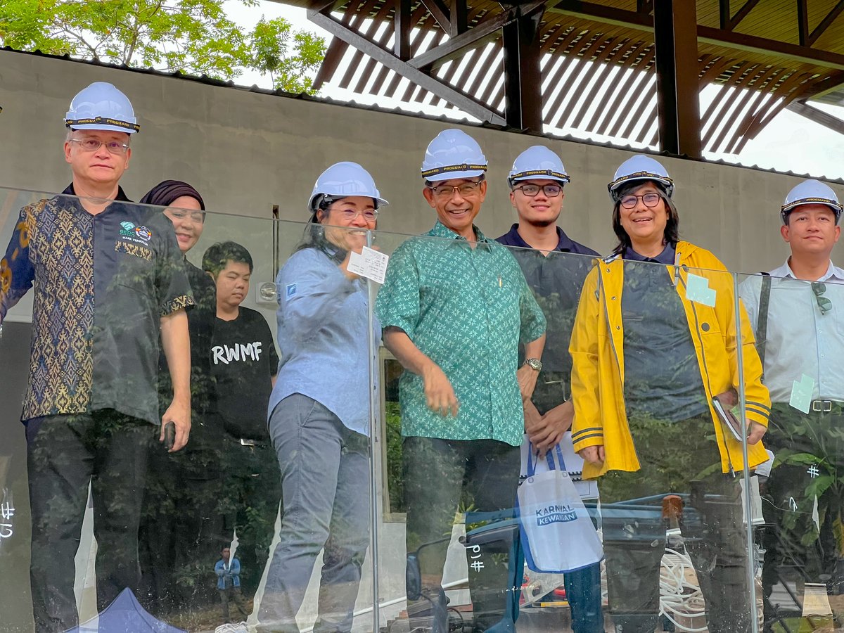 ybkarimhamzah's tweet photo. We went for site visit to #Sarawak Cultural Village, home venue for #rainforests World Music Festival #RWMF & delighted with upgrading works done there. Preparations are also ongoing as scheduled & to be completed soon.Lots of VVIP guests & royalties are coming too @JapenSarawak https://t.co/6pBTGnVIVW