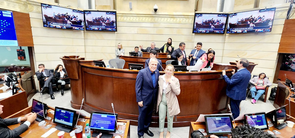 "RENDICIÓN DE CUENTAS" 

Congresistas a Rendir Cuentas directas a la Ciudadanía. 

Aprobado en último debate proyecto de Ley de nuestra Ponencia y COAUTORIA construido con la Rpte <a href="/CamaraColombia/">Cámara de Representantes de Colombia</a> <a href="/CathyJuvinao/">Cathy Juvinao 🏛🇨🇴</a> y otros.

Parlamentos Abiertos y Transparentes.

Mart 11 Jun 👇