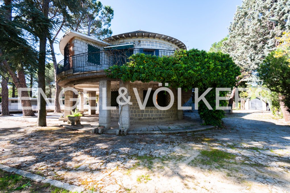 E&amp;V Torrelodones presenta esta magnífica casa tradicional de 3.345 m2 de parcela en Las Marías, una de las mejoras urbanizaciones de Torrelodones. Más información: ☎+34.91.859.43.85
#engelvöelkerstorrelodones
#engelvöelkers #engelvoelkers 
#torrelodones #realestate