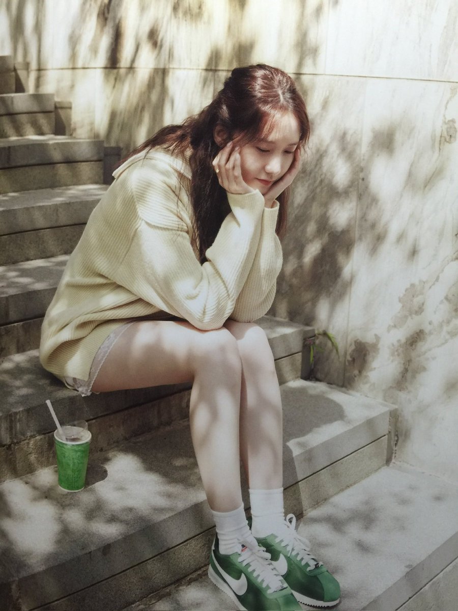 TomangMo's tweet photo. จดหมายของโจจองซอกเขียนถึงยุนอา

“สิ่งที่ผมรู้สึกเกี่ยวกับยุนอาตั้งแต่ครั้งแรกที่เจอเธอ เธอฉลาดและฉลาดสุดๆ และเธอก็เป็นคนที่เปล่งประกายไม่ว่าเธอจะอยู่ที่ไหนก็ตาม ผมยังคงจำด้านนั้นของยุนอาที่เต็มไปด้วยความพากเพียรและความหลงใหลที่ไม่ธรรมดาในดวงตาคู่สวยของเธอที่ดูเหมือนจะเปิดออกด้วยความรู้สึกมุ่งมั่นที่จะทำให้สิ่งต่างๆ เกิดขึ้น บางทีนั่นอาจเป็นเหตุผลว่าทำไมผมคิดว่ายุนอาเป็นคนดังที่เปล่งประกายสดใสโดยธรรมชาติไม่ว่าเธอจะอยู่บนเวทีหรือบนหน้าจอก็ตาม

 ขอให้ดูแลสุขภาพของคุณอยู่เสมอ และเหนือสิ่งอื่นใดผมหวังว่าคุณจะมีความสุขตลอดไป ผมขอแสดงความยินดีกับน้องสาวตัวน้อยของผมที่มีลักษณะคล้ายกวางดอกไม้”

เข้าใจละว่าทำไมยุนอาอ่าน จม แล้วร้องไห้ นี่ก็คลอนำละ อปป้าซึ้งจัง🥹🥰
