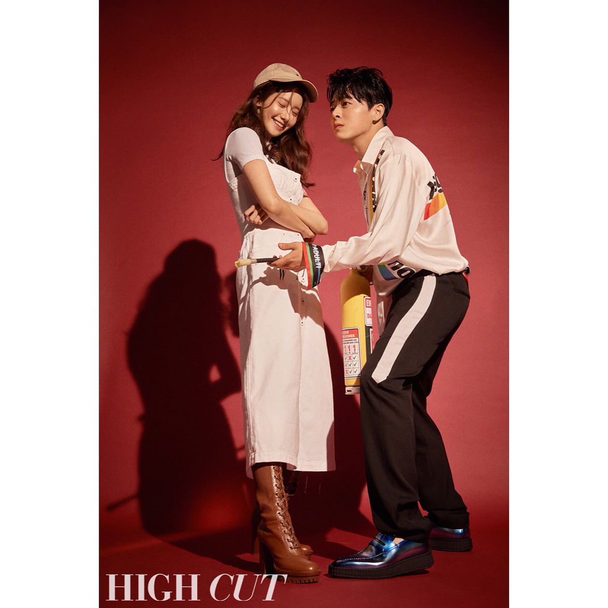 TomangMo's tweet photo. จดหมายของโจจองซอกเขียนถึงยุนอา

“สิ่งที่ผมรู้สึกเกี่ยวกับยุนอาตั้งแต่ครั้งแรกที่เจอเธอ เธอฉลาดและฉลาดสุดๆ และเธอก็เป็นคนที่เปล่งประกายไม่ว่าเธอจะอยู่ที่ไหนก็ตาม ผมยังคงจำด้านนั้นของยุนอาที่เต็มไปด้วยความพากเพียรและความหลงใหลที่ไม่ธรรมดาในดวงตาคู่สวยของเธอที่ดูเหมือนจะเปิดออกด้วยความรู้สึกมุ่งมั่นที่จะทำให้สิ่งต่างๆ เกิดขึ้น บางทีนั่นอาจเป็นเหตุผลว่าทำไมผมคิดว่ายุนอาเป็นคนดังที่เปล่งประกายสดใสโดยธรรมชาติไม่ว่าเธอจะอยู่บนเวทีหรือบนหน้าจอก็ตาม

 ขอให้ดูแลสุขภาพของคุณอยู่เสมอ และเหนือสิ่งอื่นใดผมหวังว่าคุณจะมีความสุขตลอดไป ผมขอแสดงความยินดีกับน้องสาวตัวน้อยของผมที่มีลักษณะคล้ายกวางดอกไม้”

เข้าใจละว่าทำไมยุนอาอ่าน จม แล้วร้องไห้ นี่ก็คลอนำละ อปป้าซึ้งจัง🥹🥰