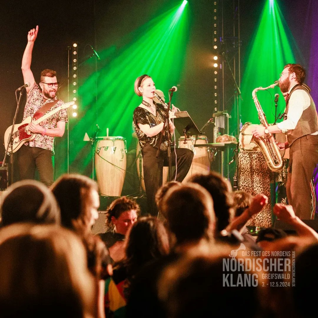 Was für ein Abend am 11.5.! Gesang, ein Saxophon, eine Klarinette, eine Gitarre, ein Bass, Drums und zweifach Percussion sorgten für Zauber ab der ersten Minute. Es wurde getanzt bis in die letzte Reihe und das Publikum wollte die Band kaum wieder gehen lassen!
<a href="/Daenemark_in_DE/">Dänische Botschaft in Deutschland</a>