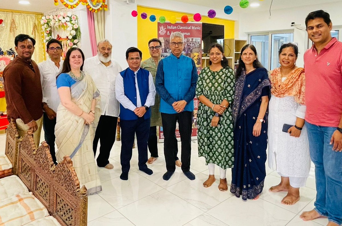 IndiainCyprus's tweet photo. High Commissioner @ManishGIfs attended India's National Award-winning vocalist @maheshmkale's performance organized by Sanskriti Cyprus in Nicosia, followed by a interaction with members of Indian community. #IndiaInCyprus #CulturalExchange 🇮🇳🇨🇾 https://t.co/TGfPwblt7l