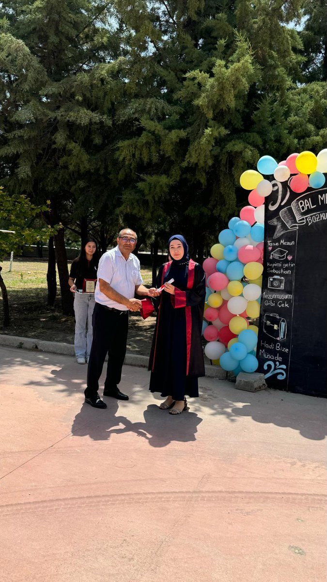 BozkurtMEM20's tweet photo. İlçemiz Bozkurt Anadolu Lisesi 2023-2024 öğretim yılı 12. sınıf öğrencilerinin mezuniyet heyecanlarına ortak olduk. Öğrencilerimize tüm yaşamları boyunca başarı ve mutluluk dolu bir gelecek diliyoruz.
@denizlimem @emre_caliskan @ztk20 https://t.co/itkcdrUYcR