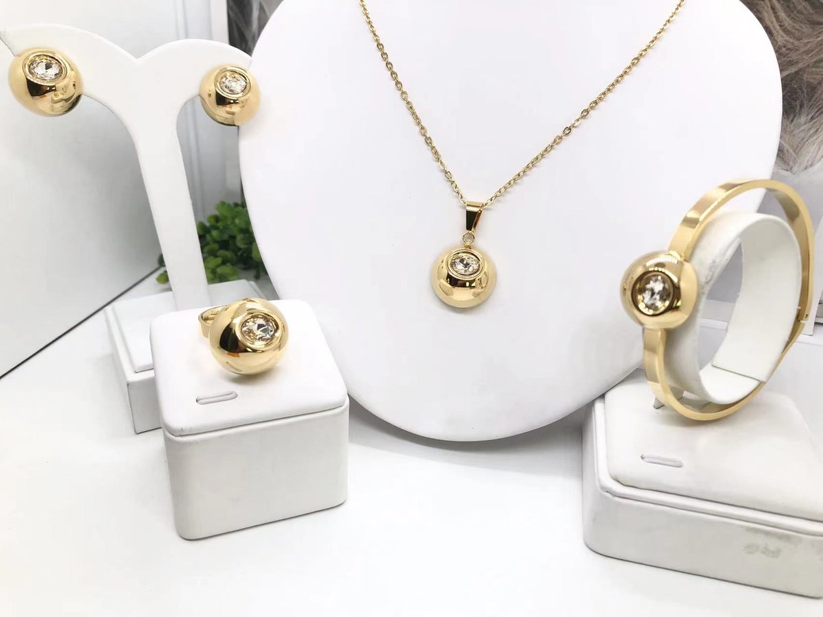sisialago's tweet photo. Surprise your wife, Mom, or Sis with any of these beautiful pieces of jewellery.
Price: #14,000
#ikeja #auntyramota #democracyday #eidiscoming https://t.co/Qu7nb532Iz