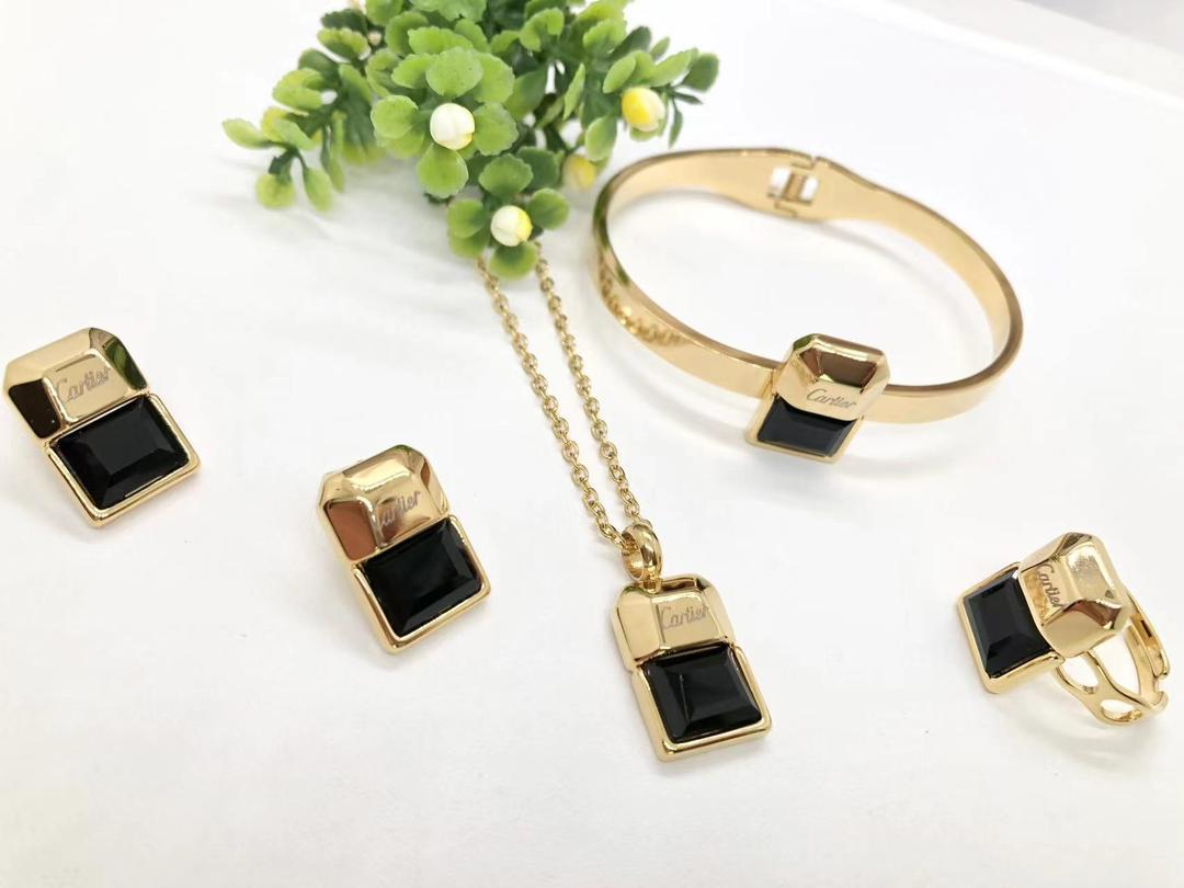 sisialago's tweet photo. Surprise your wife, Mom, or Sis with any of these beautiful pieces of jewellery.
Price: #14,000
#ikeja #auntyramota #democracyday #eidiscoming https://t.co/Qu7nb532Iz