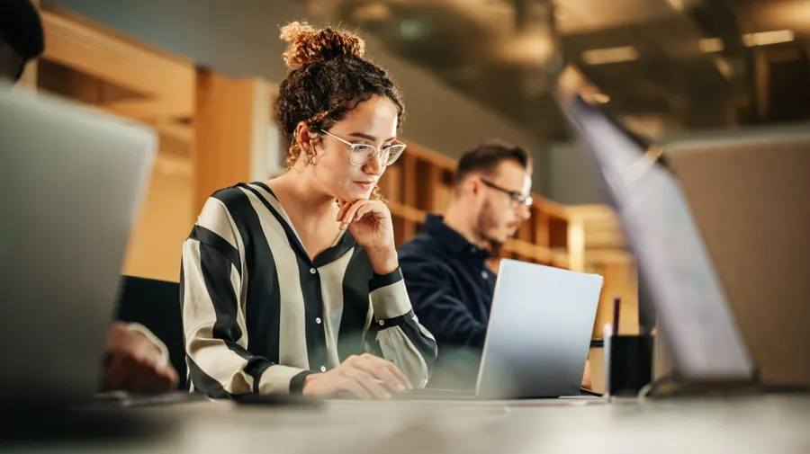 ForbesAdvisorUK's tweet photo. Women traditionally have not participated in stock market investment to the same extent as men - but, thankfully, the situation is changing - report
👉https://t.co/B0ZqrTyJqh https://t.co/X29DrDziUS