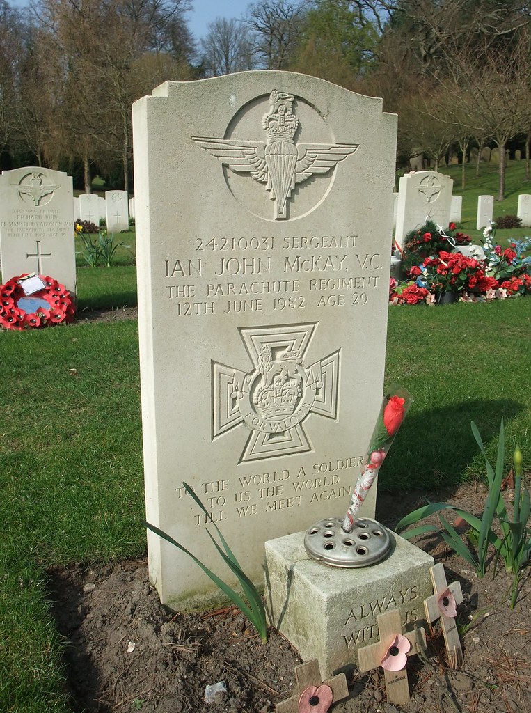 war_fallen's tweet photo. Remembering Sergeant Ian McKay VC (Victoria Cross), 3rdBattalion Parachute Regiment, killed during the Battle of Mount Longdon, Falkland Islands on the 12th June 1982 aged 29. #Falklands @falklands_utd https://t.co/hkp6hysaAf