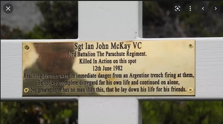 war_fallen's tweet photo. Remembering Sergeant Ian McKay VC (Victoria Cross), 3rdBattalion Parachute Regiment, killed during the Battle of Mount Longdon, Falkland Islands on the 12th June 1982 aged 29. #Falklands @falklands_utd https://t.co/hkp6hysaAf