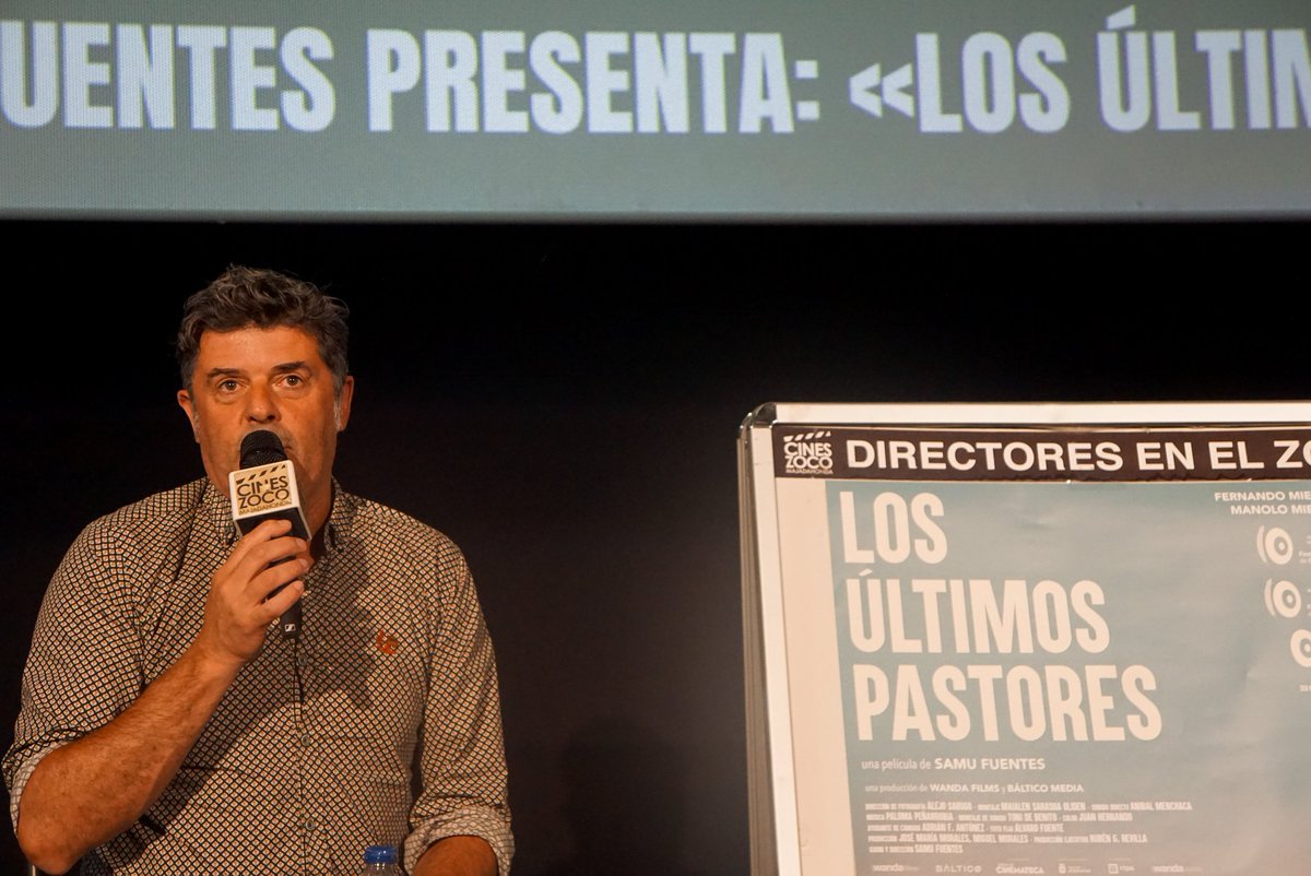 cineszoco's tweet photo. 🗣Ayer dialogamos y tuvimos la visita del director #SamuFuentes quien presentó su documental #LosÚltimosPastores, una historia que narra la vida de dos hermanos en las montañas de Europa, fascinante por sus diálogos, imágenes y música. 🎬✨️
#CinesZoco @wandafilms https://t.co/hHR6wOyU4E
