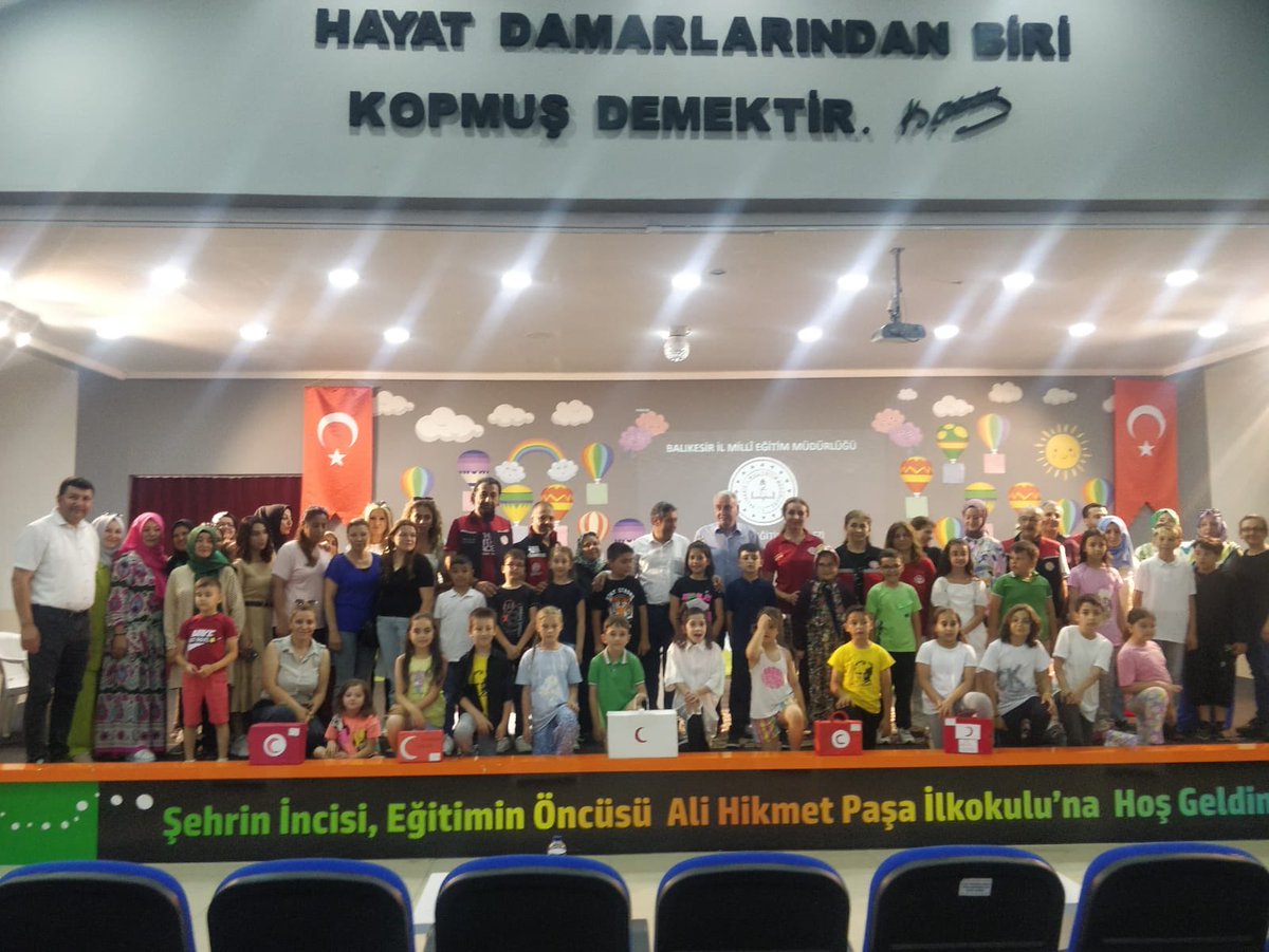 İlk Yardımın önemini kavratmak ve farkındalık oluşturmak için Ali Hikmet Paşa ilkokulu 3/A sınıfımızın hazırladığı İlk Yardım tiyatrosu sahnelendi. İl Müdürü Ali TATLI ‘nın katılımıyla tiyatro başlandı. ⁦<a href="/tcmeb/">Millî Eğitim Bakanlığı</a>⁩ ⁦<a href="/mebisgb/">İşyeri Sağlık ve Güvenlik Birimi Daire Başkanlığı</a>⁩ ⁦<a href="/balikesirmem/">Balıkesir İl Millî Eğitim Müdürlüğü</a>⁩ ⁦<a href="/tatliali12/">Ali Tatlı</a>⁩