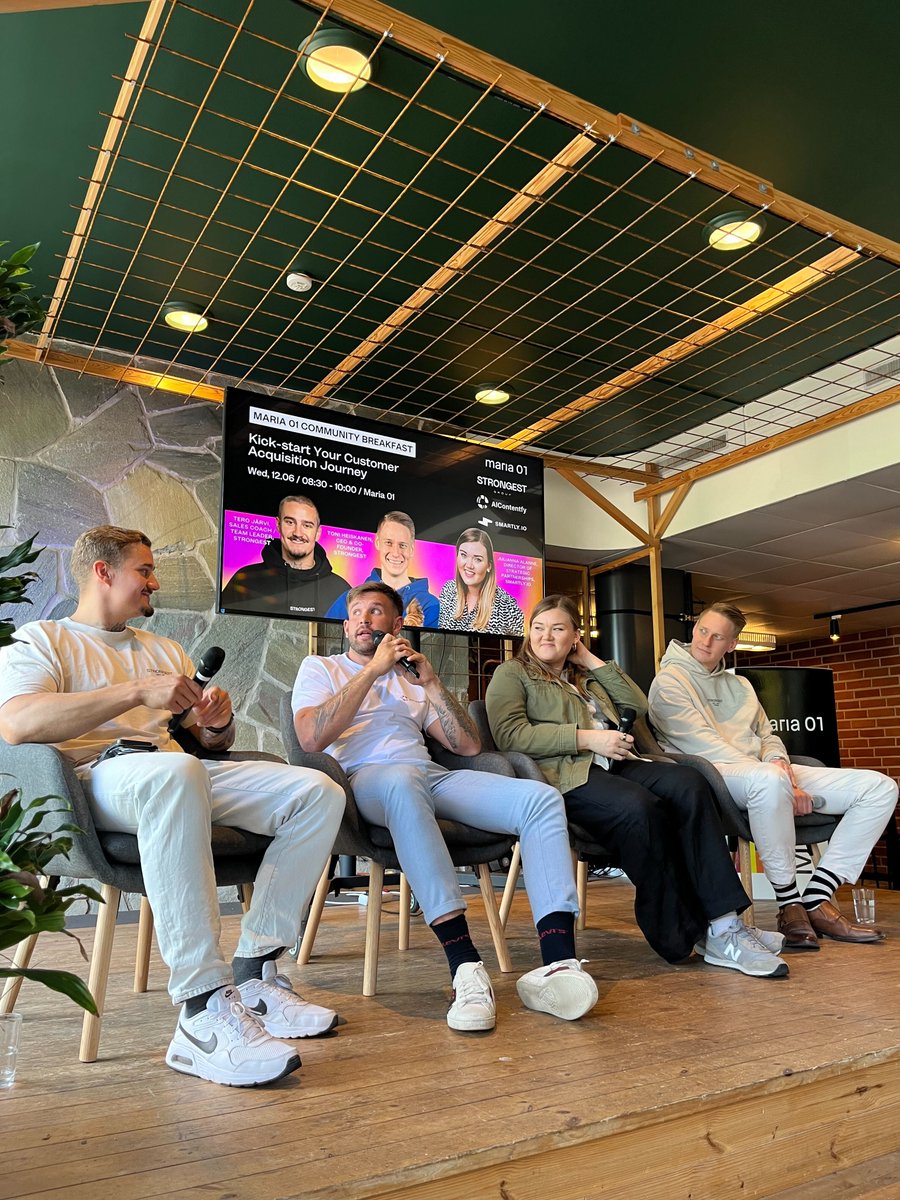 Maria 01 tweet media