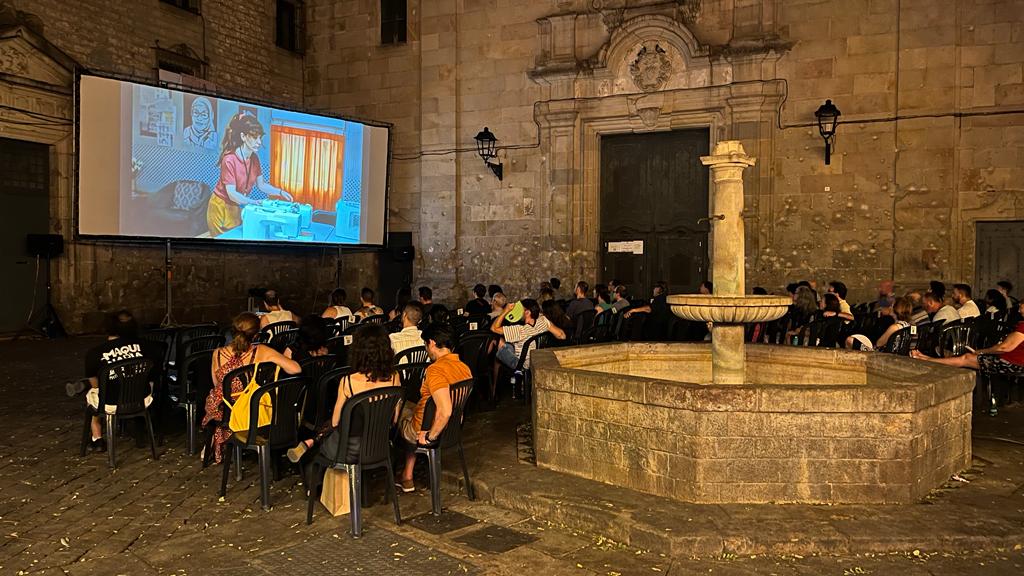 Les projeccions del #PantallaBCN es fan a l'aire lliure, amb una selecció musical prèvia del productor i DJ Dani Kongo.

Cinema a la fresca amb entrada gratuïta sense reserves, fins a completar l'aforament. 👉 ow.ly/pHnX50SbMRP
