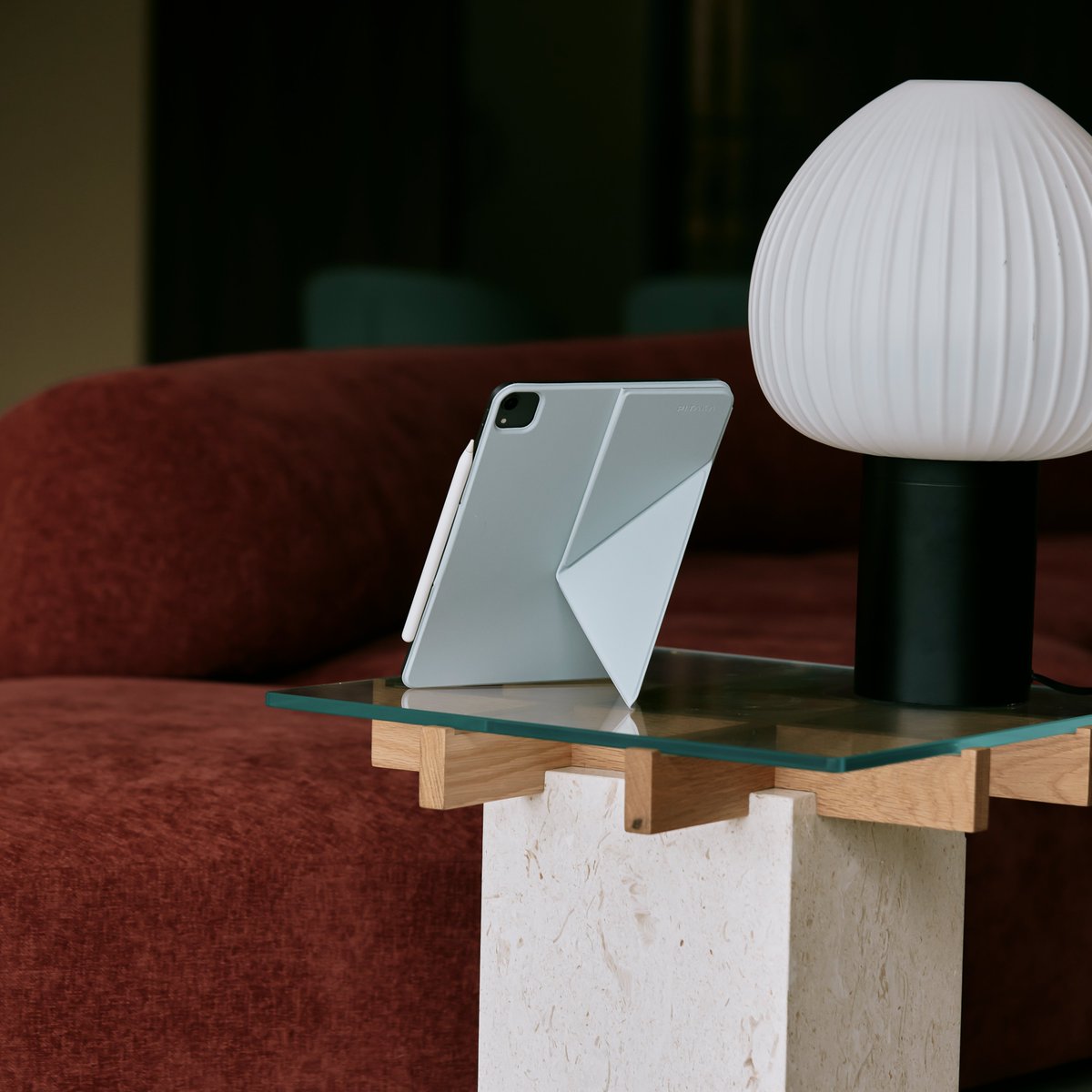 PitakaGallery's tweet photo. No extra fiddling is required. The Clever origami design unfolds for perfect viewing angles for your lazy day.
.
#iPadPro2024 #foliocase #AppleiPadPRO #techwear #magezfolio #everydaycarry #pitakacase #ipadair2024 #ipadproM4 #pitaka #PITAKA https://t.co/MWpaVLl7XL