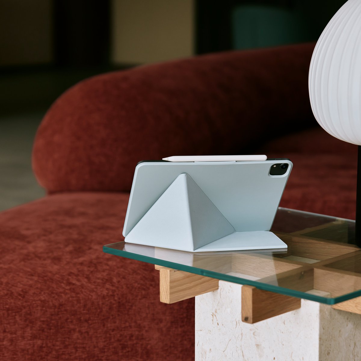 PitakaGallery's tweet photo. No extra fiddling is required. The Clever origami design unfolds for perfect viewing angles for your lazy day.
.
#iPadPro2024 #foliocase #AppleiPadPRO #techwear #magezfolio #everydaycarry #pitakacase #ipadair2024 #ipadproM4 #pitaka #PITAKA https://t.co/MWpaVLl7XL