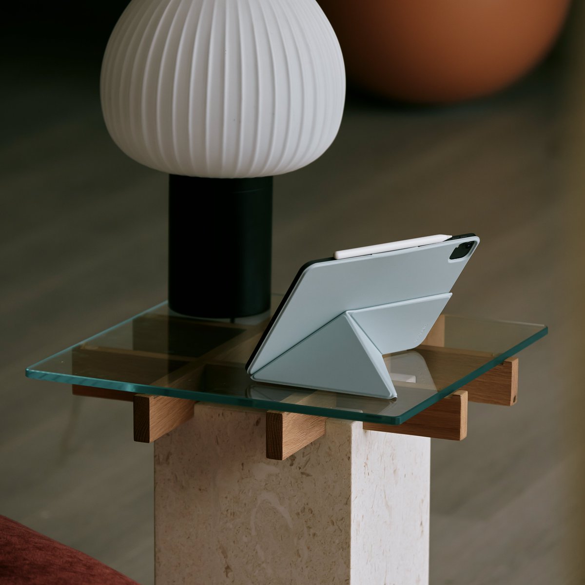 PitakaGallery's tweet photo. No extra fiddling is required. The Clever origami design unfolds for perfect viewing angles for your lazy day.
.
#iPadPro2024 #foliocase #AppleiPadPRO #techwear #magezfolio #everydaycarry #pitakacase #ipadair2024 #ipadproM4 #pitaka #PITAKA https://t.co/MWpaVLl7XL