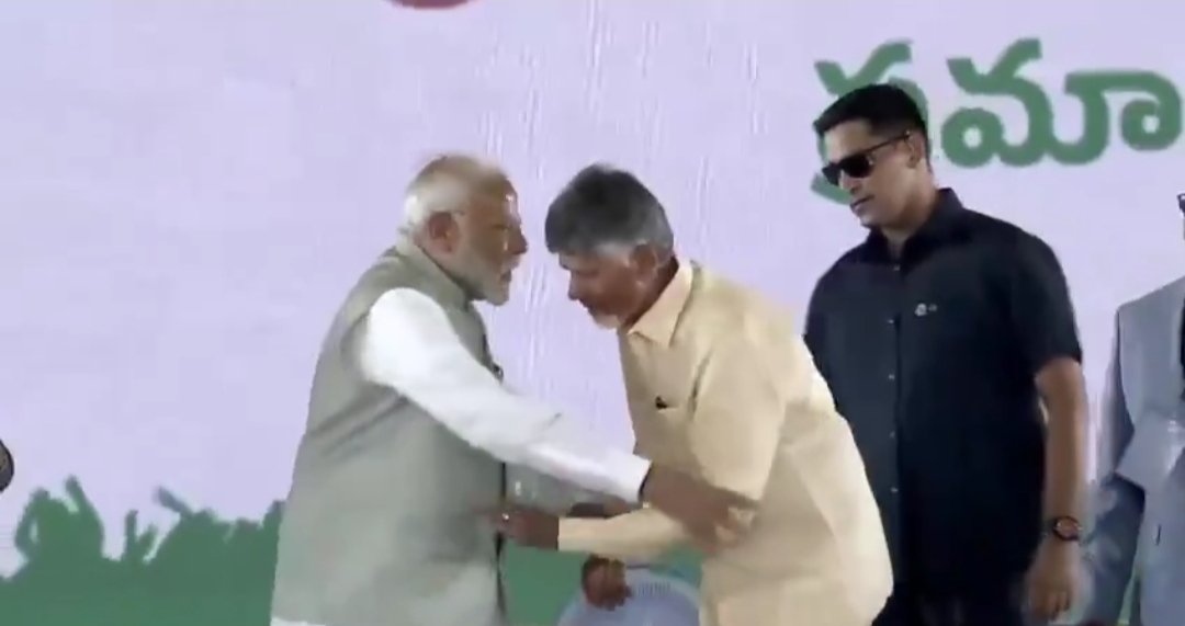 TajinderSTS's tweet image. भारतीय राजनीति की कुछ ऐसी तस्वीरें जो राहुल गांधी और उनके चमचों को विचलित कर सकती हैं।
#PMModiThirdTerm 
#GodMorningWednesday
#AndhraPradeshPolitics