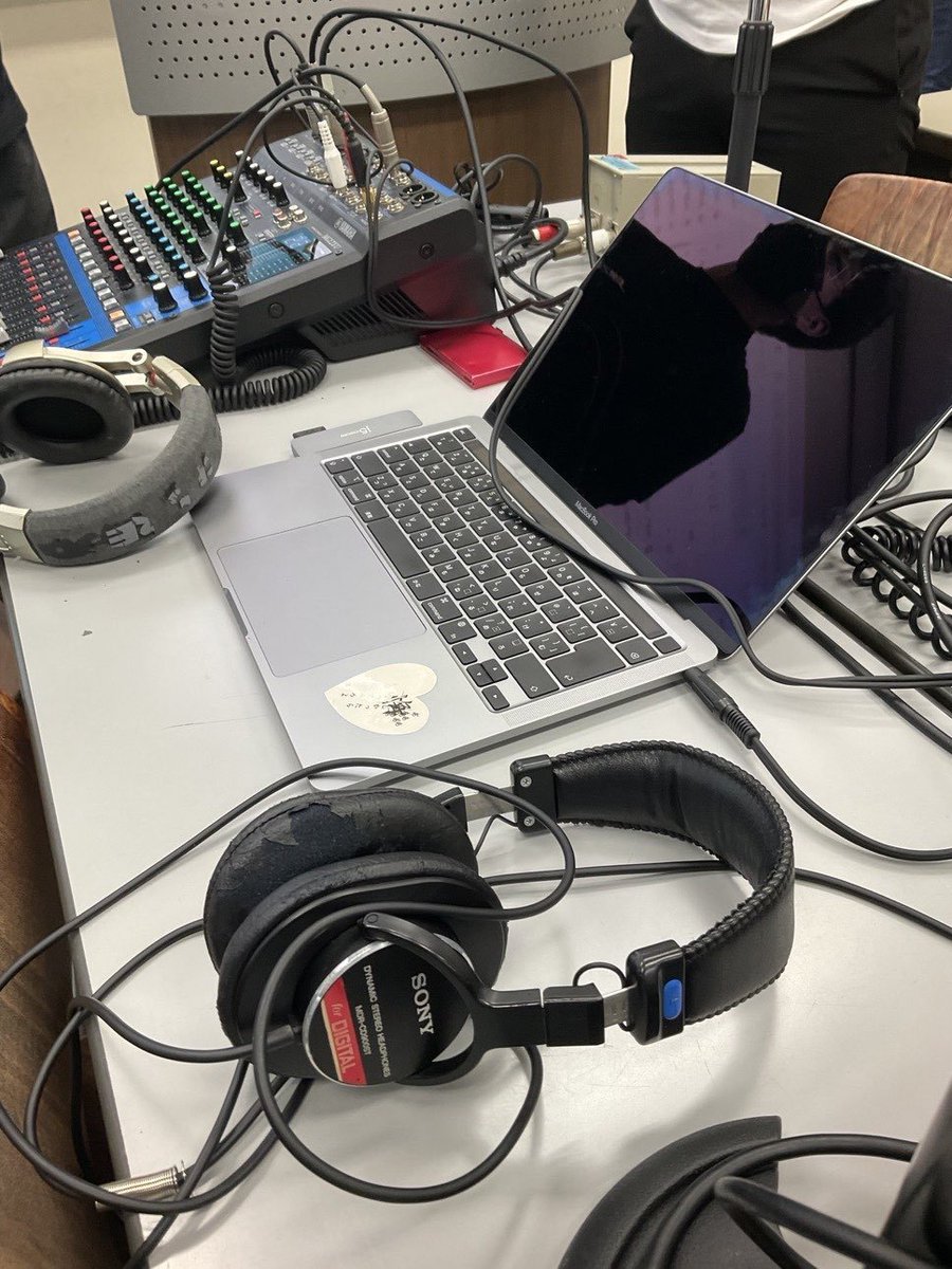 onzokobo's tweet photo. 6/15(土)10時にθ館で新歓りっぷるがあります🎉

りっぷるとは 
新入生がグループに別れて先輩と、1からラジオをつくる、ラジオ放送イベントです📻
構成員ではない人も参加できるので 
まだ入れてないけど興味がある新入生は奮ってご参加ください！ 
興味があるよって方はDMに一言お願いします🙇
 ――― https://t.co/gyFHc1jwYy