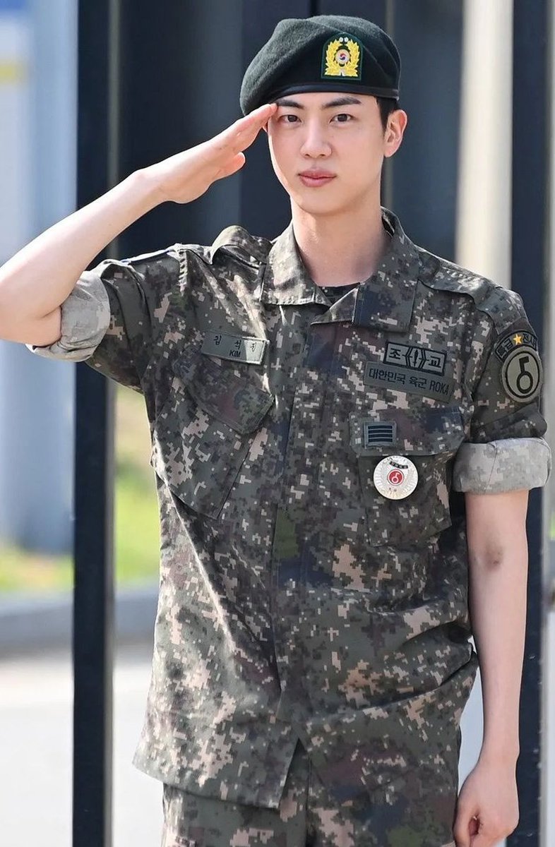 taesthetic7_'s tweet photo. JIN IS FINALLY BACK FROM MILITARY 😭💜
 
#Jin_Discharge 
#WelcomeBackJin
#JinIsComing https://t.co/Xnc5FnkfHp