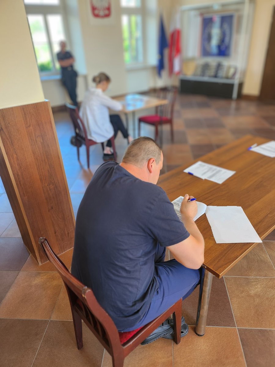 AresztSuwalki's tweet photo. 🙂 Cieszymy się, że tak liczna grupa (ponad 15 🧒) wartościowych kandydatów ubiega się o przyjęcie do Areszt Śledczy Suwałki 👍
🆕 dzisiaj realizujemy kolejne etapy ich postępowania kwalifikacyjnego 👮🫡👮
Trzymamy kciuki ✊
#chcedoSW
#wiedzaoSW https://t.co/cNSbR1CM96