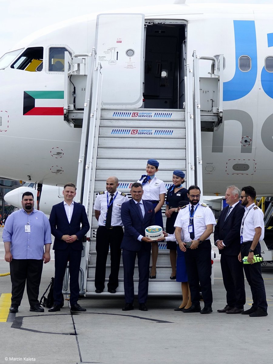 MarcinKaleta4's tweet photo. Nowy przewoźnik w @KrakowAirport ,na Krakowskim lotnisku tradycyjnie został powitany salutem wodnym oraz tortem. Dnia 11.06.2024 zainaugurowało połączenie przez linię lotniczą @JazeeraAirways do Kuwejtu.
#flykrk #krakowairport #jazeera #a320neo #airplane #aviationphotography https://t.co/ekYpbeeVxU