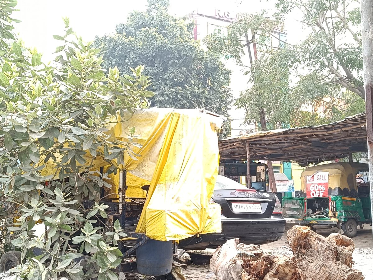 vijaye_singh's tweet image. KANPUR एयर फोर्स की ज़मीन पैर अवैध कब्ज़ा, एयरफोर्स अपनी ज़मीन भी  नहीं बचा सकती स्थान R G अकादमी स्कूल से नरेंद्र ग्राऊंड तक रोड तक  घेर लिया है।
@ProDefLko 
@PMOIndia 
@DefenceMinIndia
@IAF_MCC 
@EAC_IAF 
@narendramodi 
@myogiadityanath
@MohtaPraveenn 
@divaspandeylive