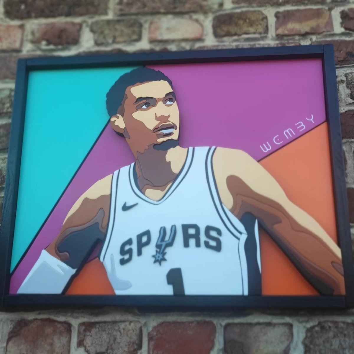 threeflo's tweet image. 👽 W E M B Y 👽
(Cadre en bois artisanal)