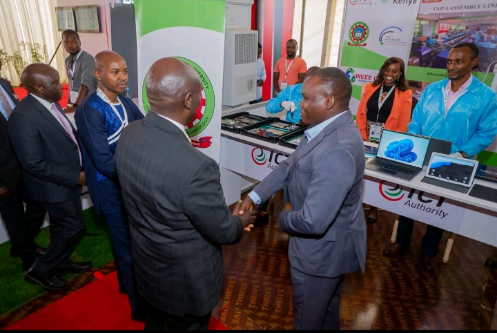 DiscoverJKUATIP's tweet photo. Our Managing Director Prof. Langat welcoming His Excellency, Deputy President ,Hon Rigathi Gachagua 
 and The CEO ICT Authority Stanley Kamanguya  to shed more light on the JKUAT Industrial Park Limited brand #TAIFA and #JKUAT as a whole at the CONNECTED SUMMIT 2024 https://t.co/F6p1yZKYLI