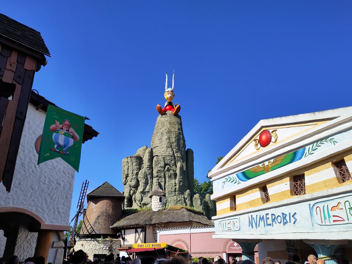 Le FSE du <a href="/ClgSimoneVeil/">Collège Simone Veil</a>  est de sortie au parc Astérix aujourd'hui !