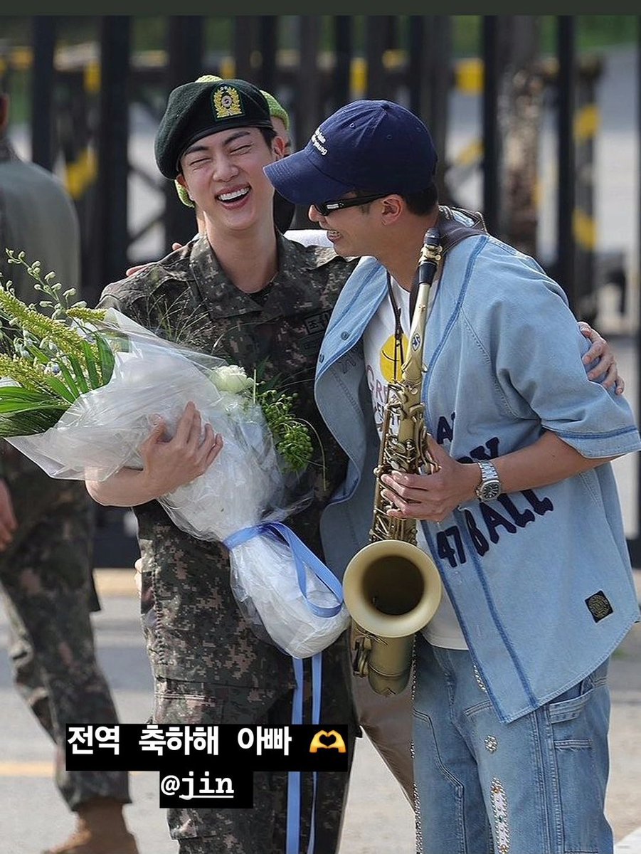 01rkive's tweet photo. Congrats on your deployment papa @jin💜💜💜. https://t.co/Mm1UkVnD7X