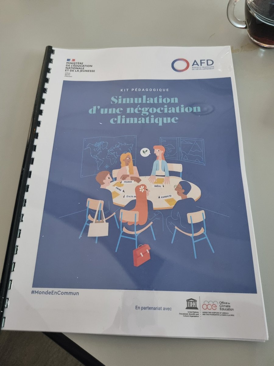 Lancement du Séminaire Régional des Collèges La main à la pâte en Lorraine !

Au programme :
- Temps de travail sur une simulation de négociation climatique avec <a href="/OfficeClimate/">Office for Climate Education</a>
- Découverte de la recherche sur l'aquaponie

Merci au <a href="/labo_liec/">LIEC</a> qui nous accueille toute la journée !