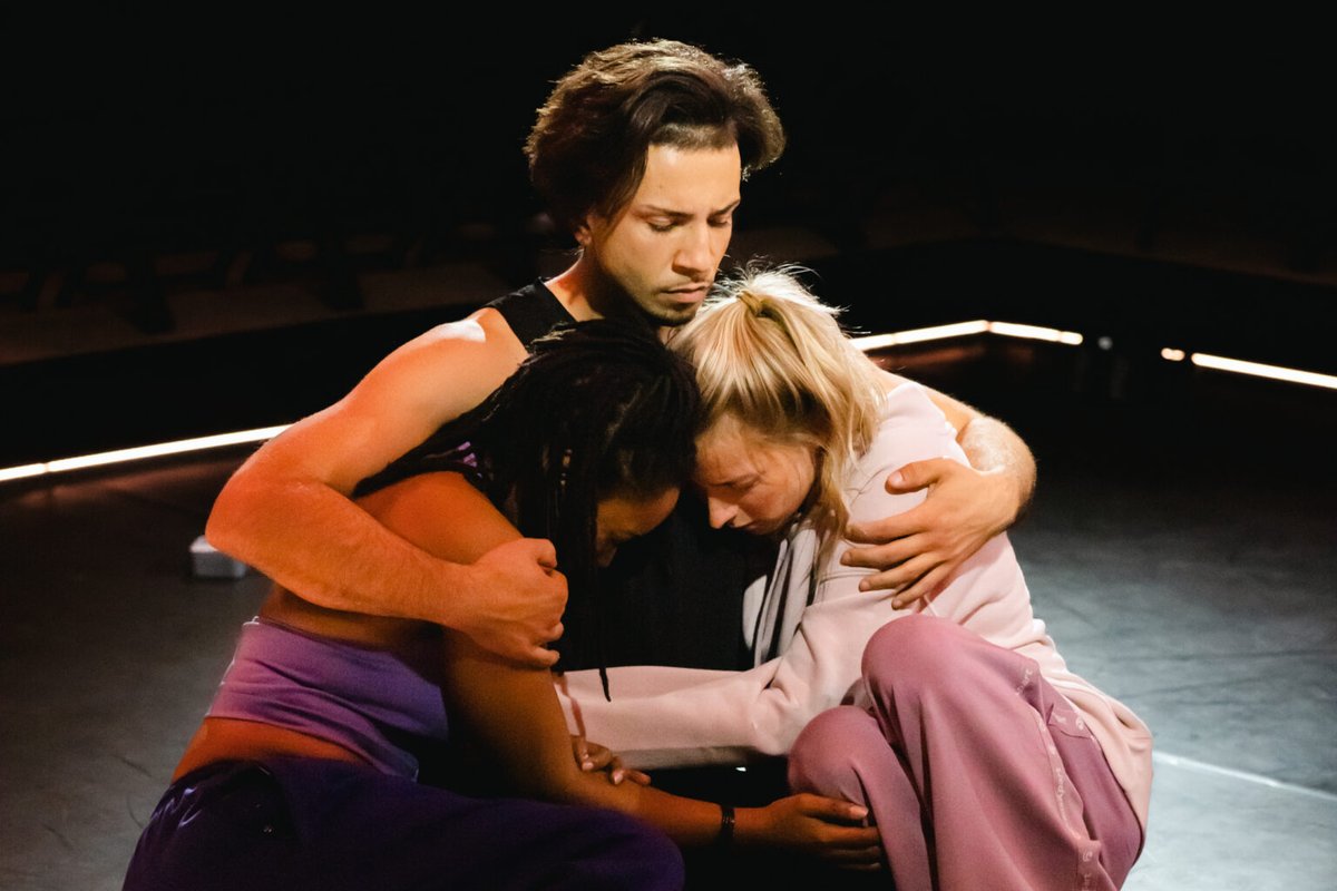 Verloren Jeugd: theatervoorstelling over waargebeurde verhalen van Rotterdamse jongeren 🎭

Verloren Jeugd vertelt de waargebeurde verhalen van jongeren die vanwege het toeslagenschandaal uit huis zijn geplaatst...

Lees verder via  👉  shorturl.at/l3ahu

#Vreewijk