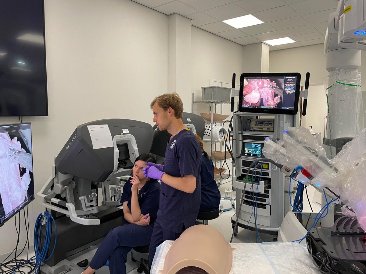 Montagnefran's tweet photo. ESTS Robotic Thoracic Course in Amsterdam
#ESTS- Introduction to #Thoracic #robotic Surgery. #kindheart. Proctors Niek HUGEN and Aron ELSNER. Course director Pr. Jean-Marc BASTE and Pr. Marcelo JIMENEZ - #ESTS Robotic Working group #ESTS Robotic School support: Intuitive Surgical https://t.co/KIR5kpJxlG