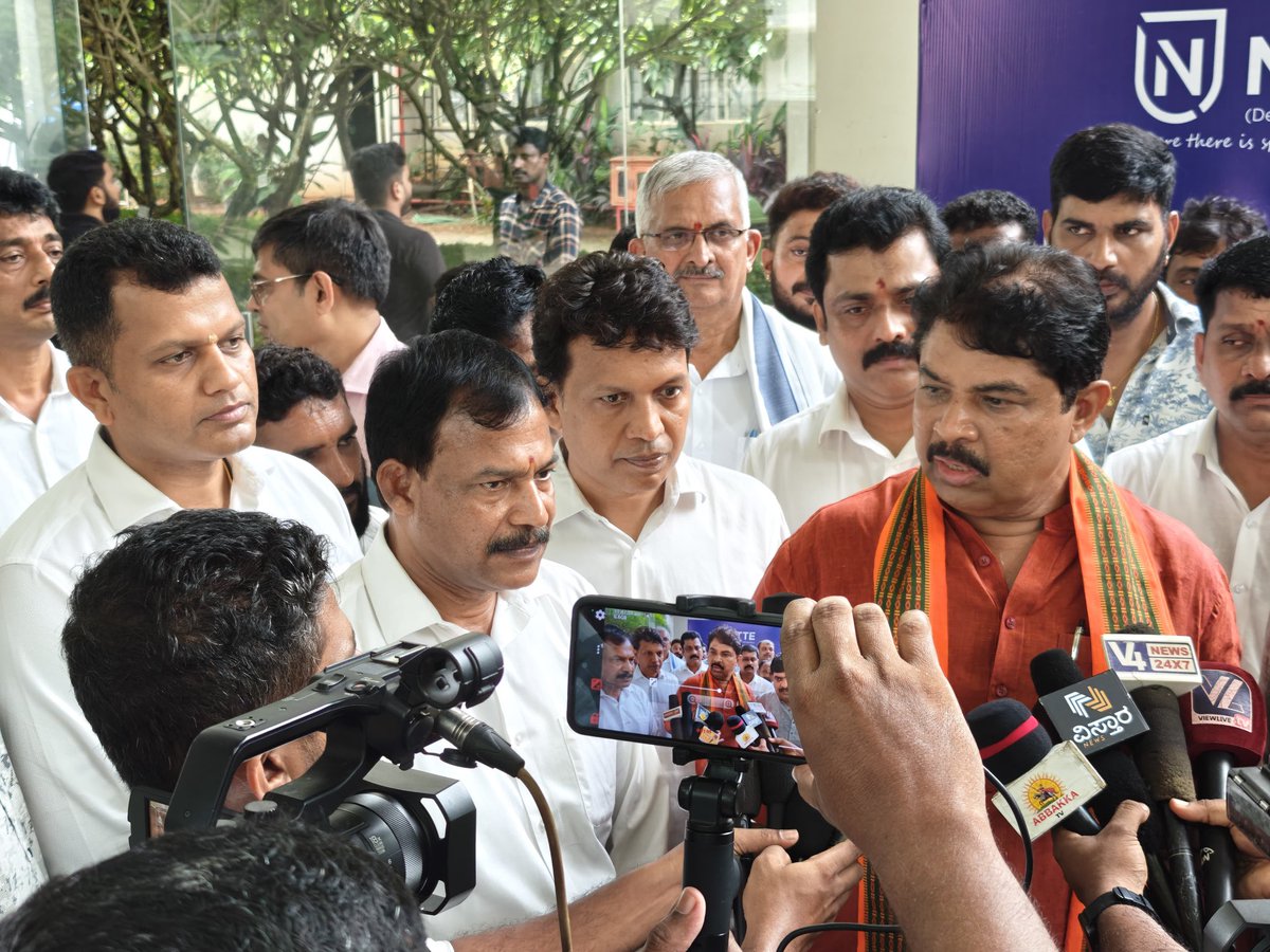 CaptBrijesh's tweet photo. Joined our Leader of Opposition of Karnataka Legislative Assembly Shri @RAshokaBJP and visited our activists Harish Anchan and Nandakumar, along with our MLAs Shri @bharathshetty_y & @vedavyasbjp and BJP DK District President @KumpalaSathish today. 

Harish & Nandakumar are recovering from the injuries they suffered in the fatal attack by Jihadi forces while returning from celebrations of Modiji being sworn in as PM for the third time. 

@BJP4Karnataka @BjpMangaluru