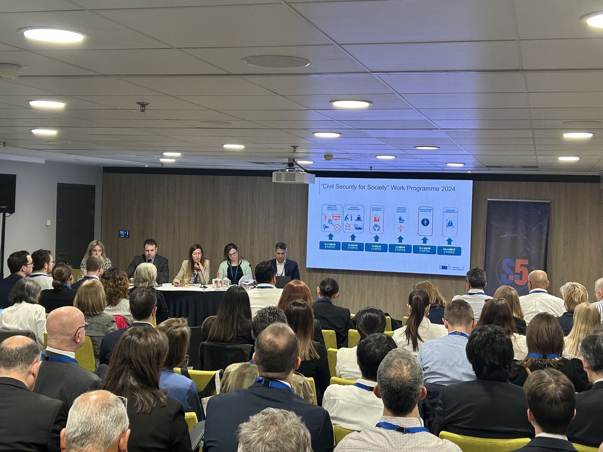 SEREN5 (@seren5_heu) on Twitter photo 📹 The Horizon Europe Cluster 3 Info Day just started!
Follow the event on YouTube 👉🏻 lnkd.in/d-ihUMw2
📌 Find out the Cluster 3 funding opportunities for the 2024 🇪🇺
<a href="/REA_research/">European Research Executive Agency</a> <a href="/EUHomeAffairs/">EU Home Affairs</a> 📹 The Horizon Europe Cluster 3 Info Day just started!
Follow the event on YouTube 👉🏻 lnkd.in/d-ihUMw2
📌 Find out the Cluster 3 funding opportunities for the 2024 🇪🇺
<a href="/REA_research/">European Research Executive Agency</a> <a href="/EUHomeAffairs/">EU Home Affairs</a>